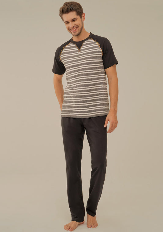 بيجامة رجالية بأكمام قصيرة