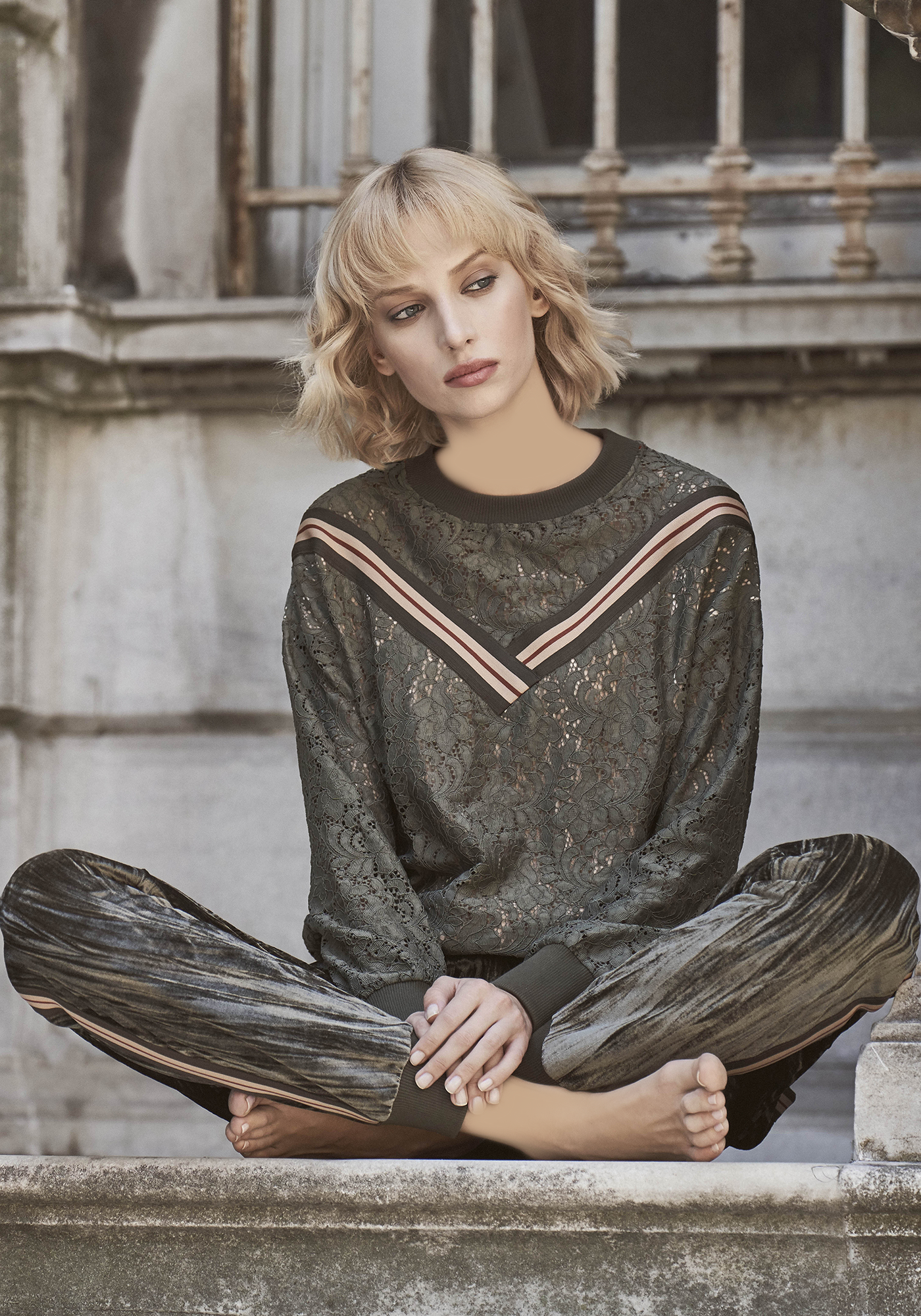 طقم دانتيل مخملي من S&L