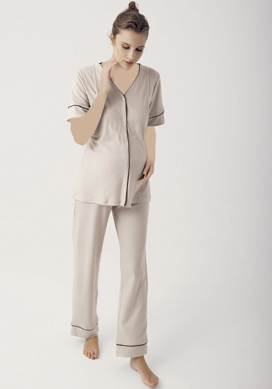 بيجامة أمومة بأزرار