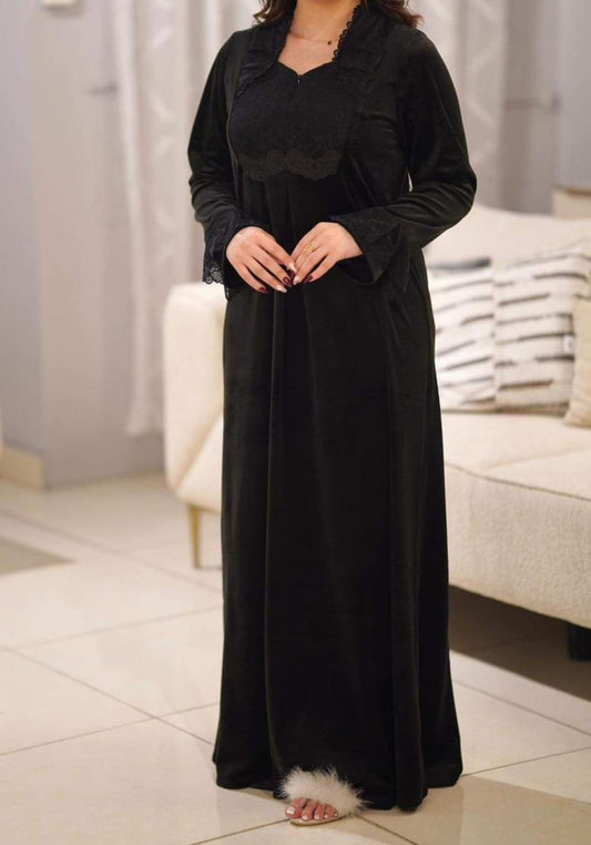 فستان طويل من المخمل من S&L مع دانتيل