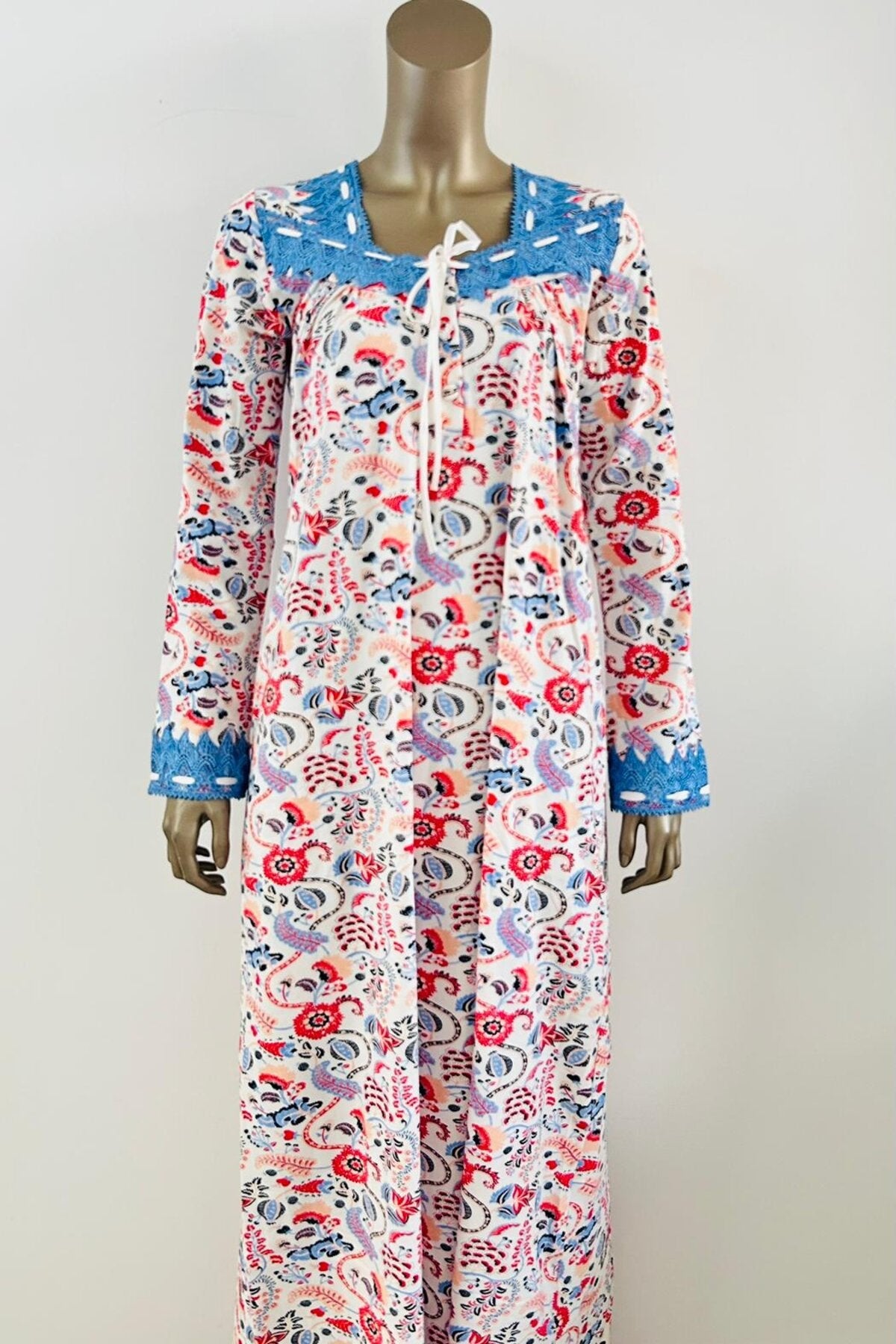 فستان طويل الأكمام من S&L