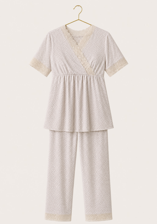 Maternal 3 Pieces Set: Pajamas With Long Robe