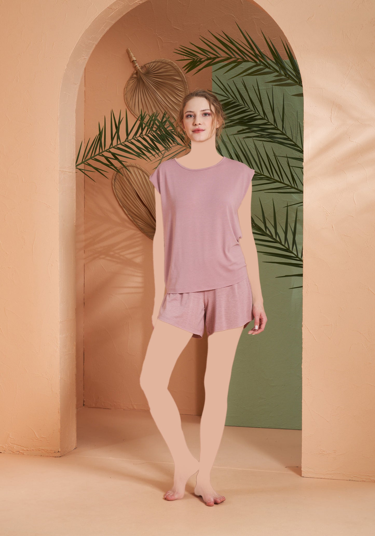 طقم بلوزة قصيرة الأكمام مع شورت من الفيسكوز والليكرا