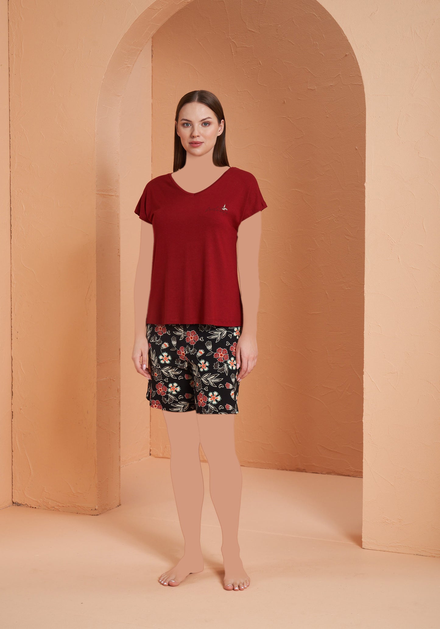 طقم بلوزة بأكمام قصيرة وشورت مزهر بمقاس كبير من الفيسكوز والليكرا