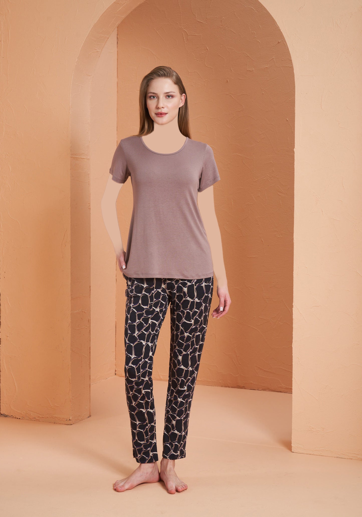 طقم بلوزة بأكمام قصيرة وبنطال مطبوع من فيسكوز لايكرا بمقاس كبير