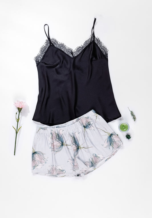 طقم شورت ساتان بدون أكمام من LNGR