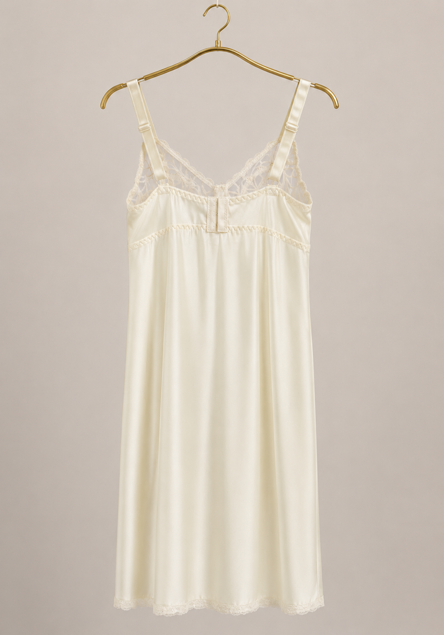 Short Slip: Wide Shoulder Strap Full Lace Unpadded Cup Short Under Slip