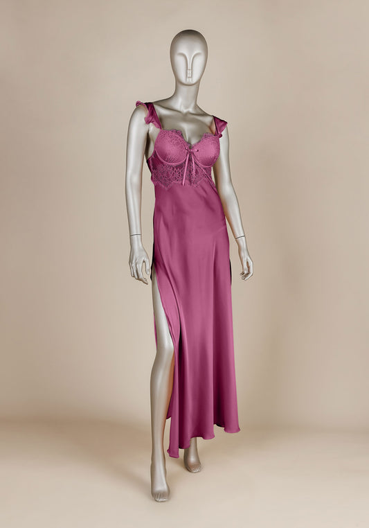 فستان طويل من الساتان: حمالة صدر مبطنة بسلك سفلي، قميص نوم طويل من الساتان بفتحة جانبية