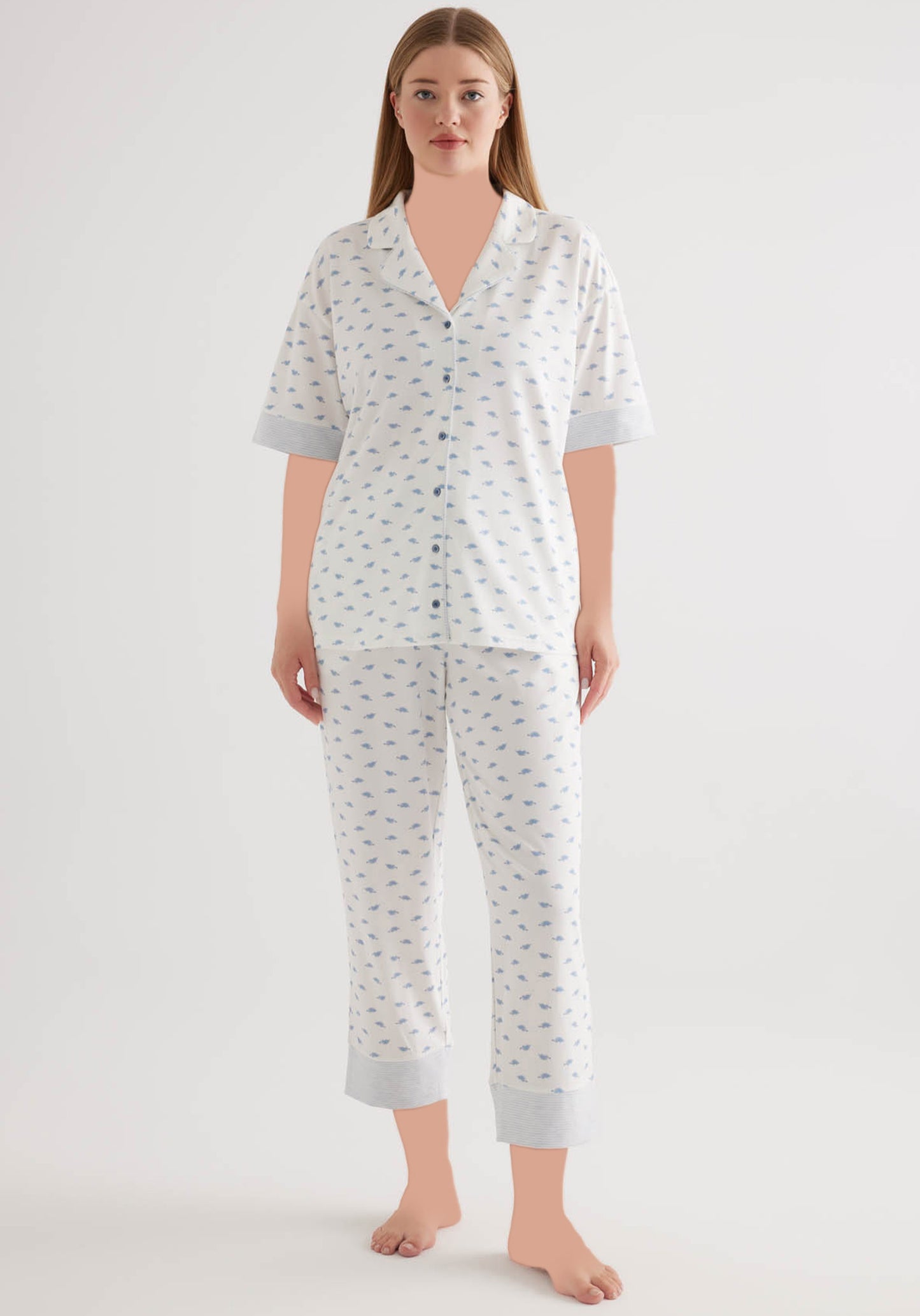 طقم قطني بمقاس كبير، بلوزة بأكمام قصيرة وأزرار وياقة وبنطال طويل