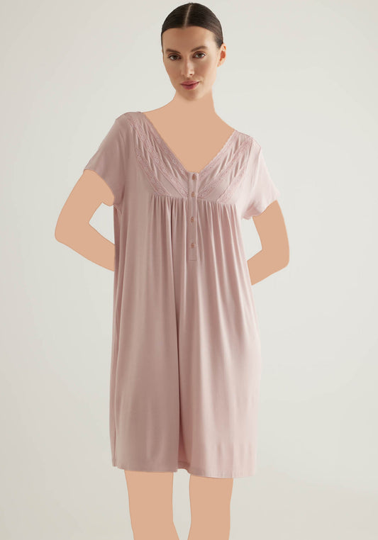 قميص نوم قطني بأكمام قصيرة ورقبة على شكل حرف V للأمهات