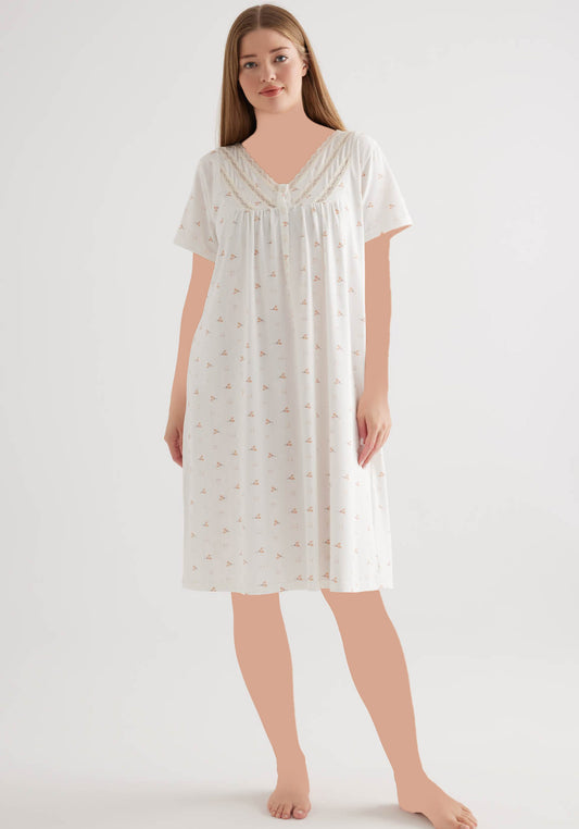 قميص نوم قطني بمقاس كبير ورقبة على شكل حرف V وأكمام قصيرة ونقشة زهور