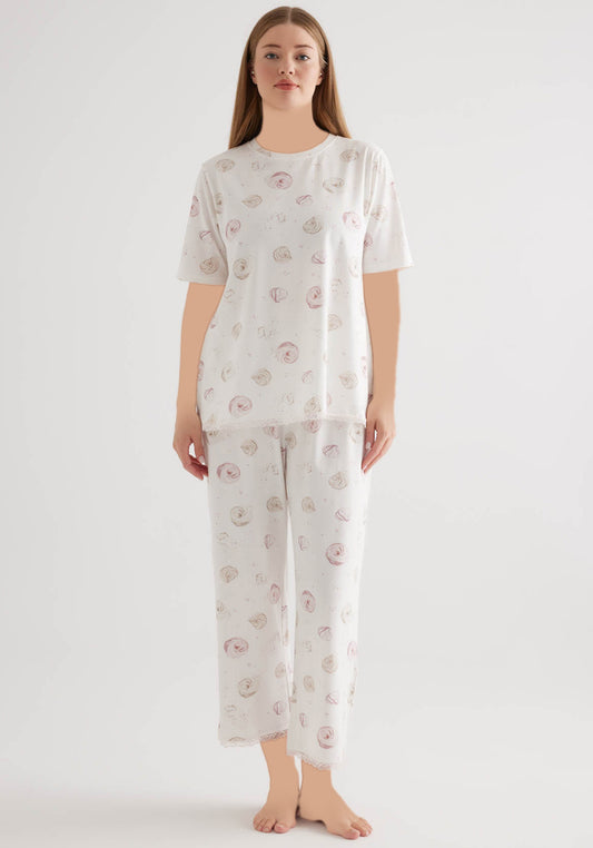 طقم قطني بأكمام قصيرة وبنطال طويل بمقاسات كبيرة