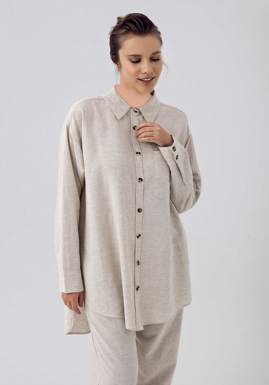 ملابس عرضية: قميص من الكتان بأكمام طويلة وياقة طويلة وأزرار