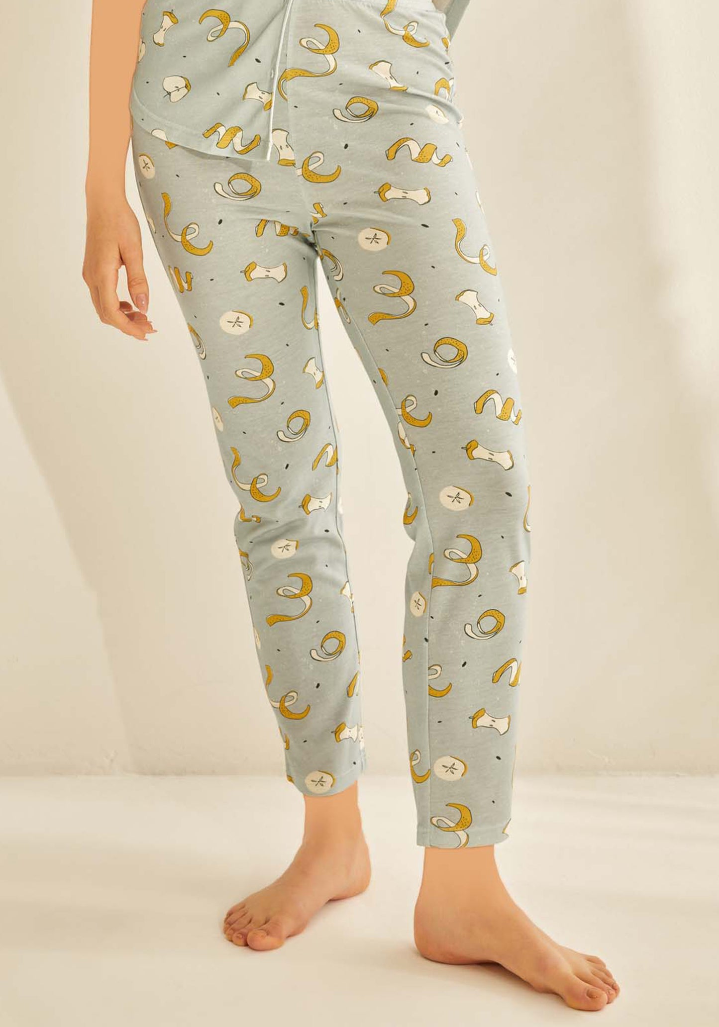 بيجامة S&L ذات أزرار وياقة تفاحة