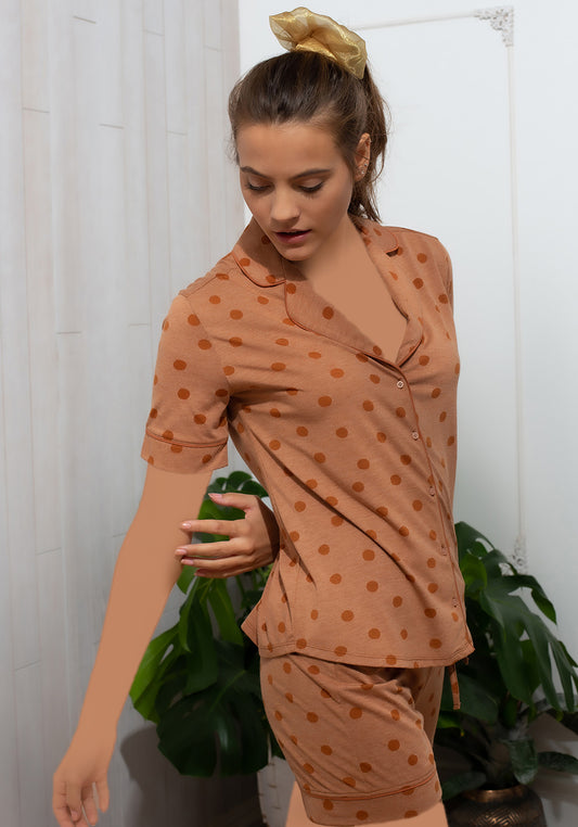 بيجامة بأكمام قصيرة وأزرار وياقة S&L