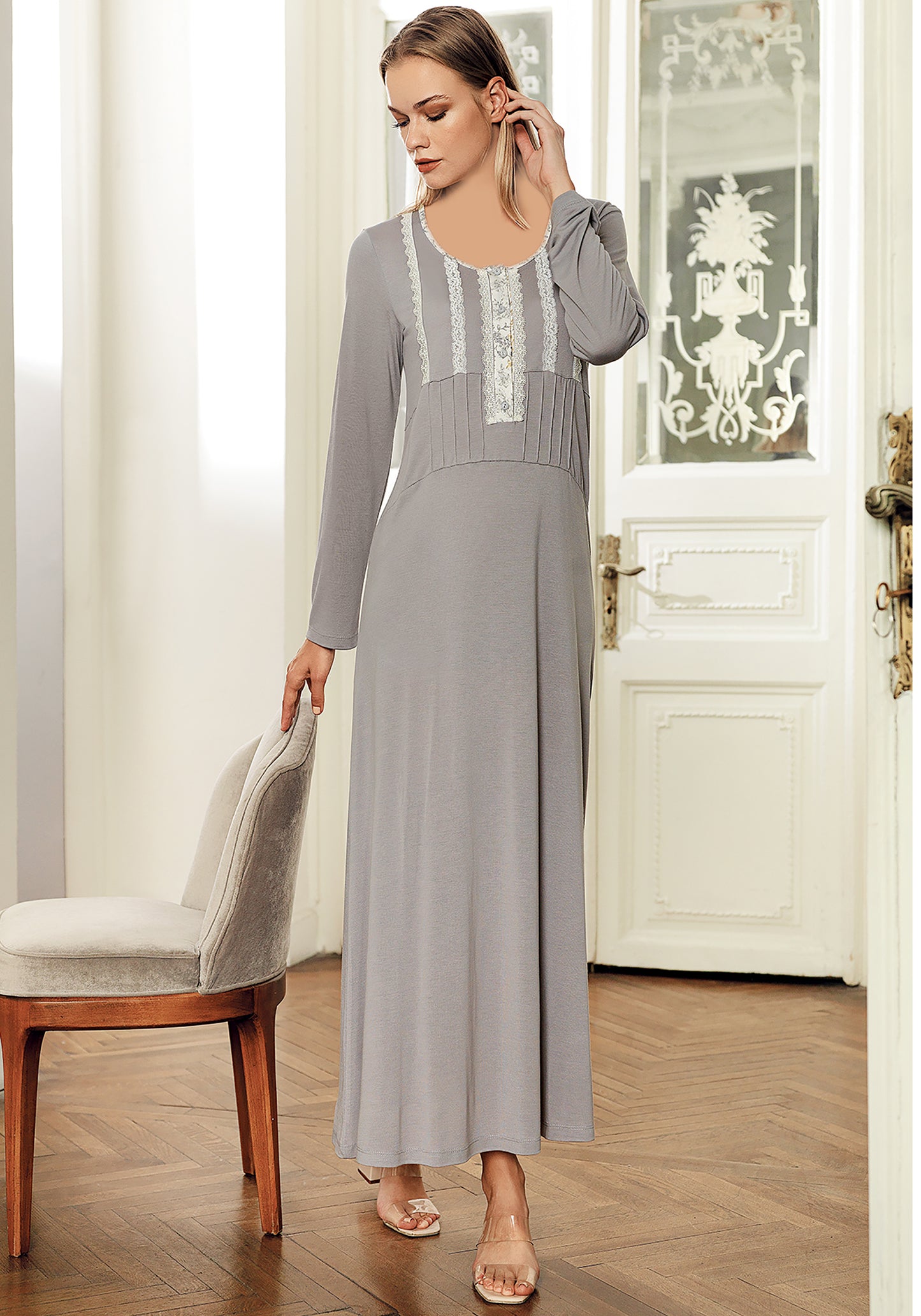 قميص نوم طويل الأكمام للأمهات من PLUS