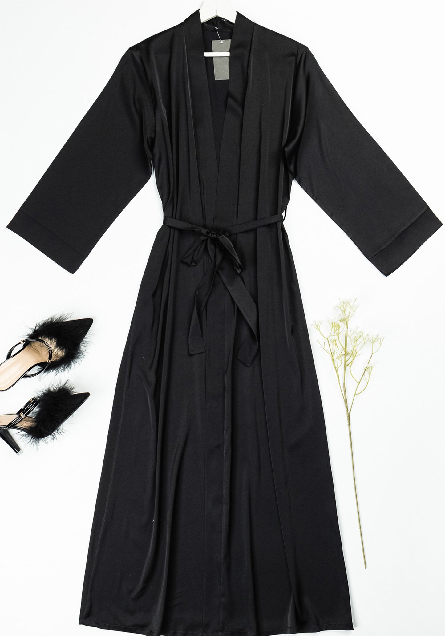 رداء طويل من الساتان من LNGR