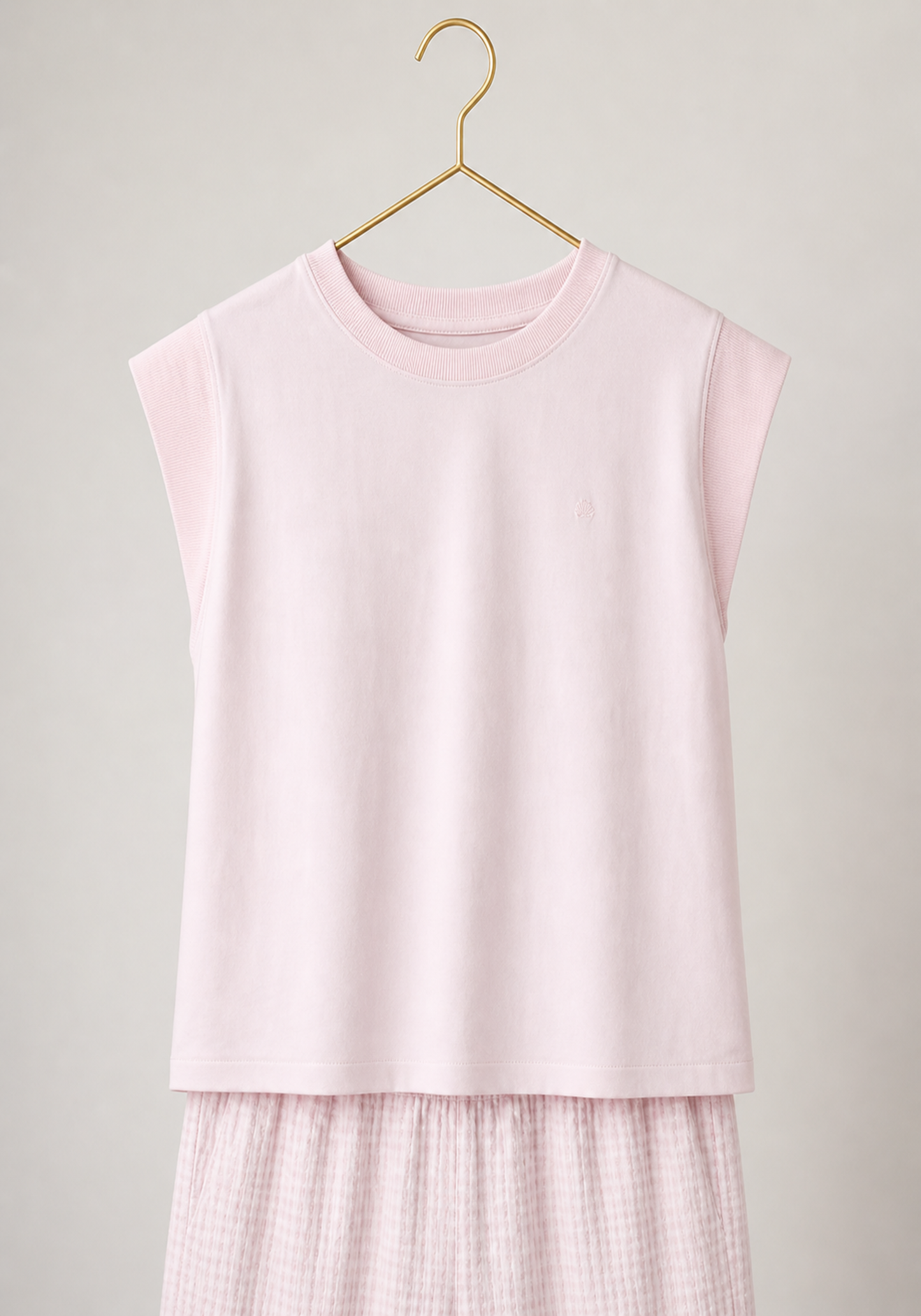 Pajamas: Short Sleeve Top And Pants (62% Cotton 38% Polyester)
