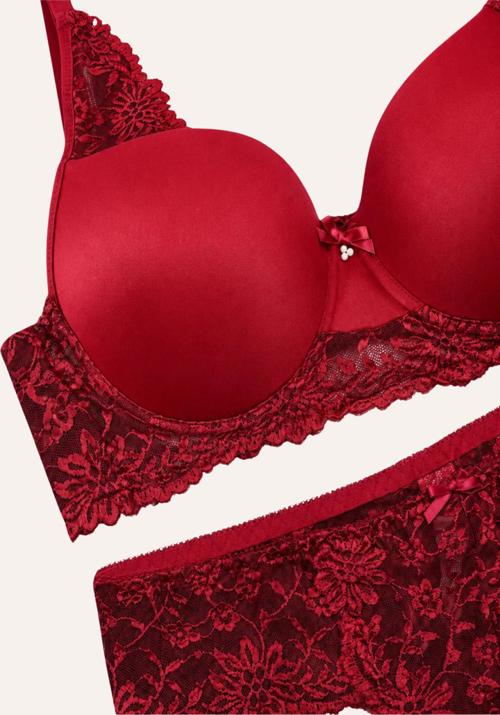 Lingerie Bra Set: Plain Padded Cup Bra With Lace Detail And Full Dantel Panty