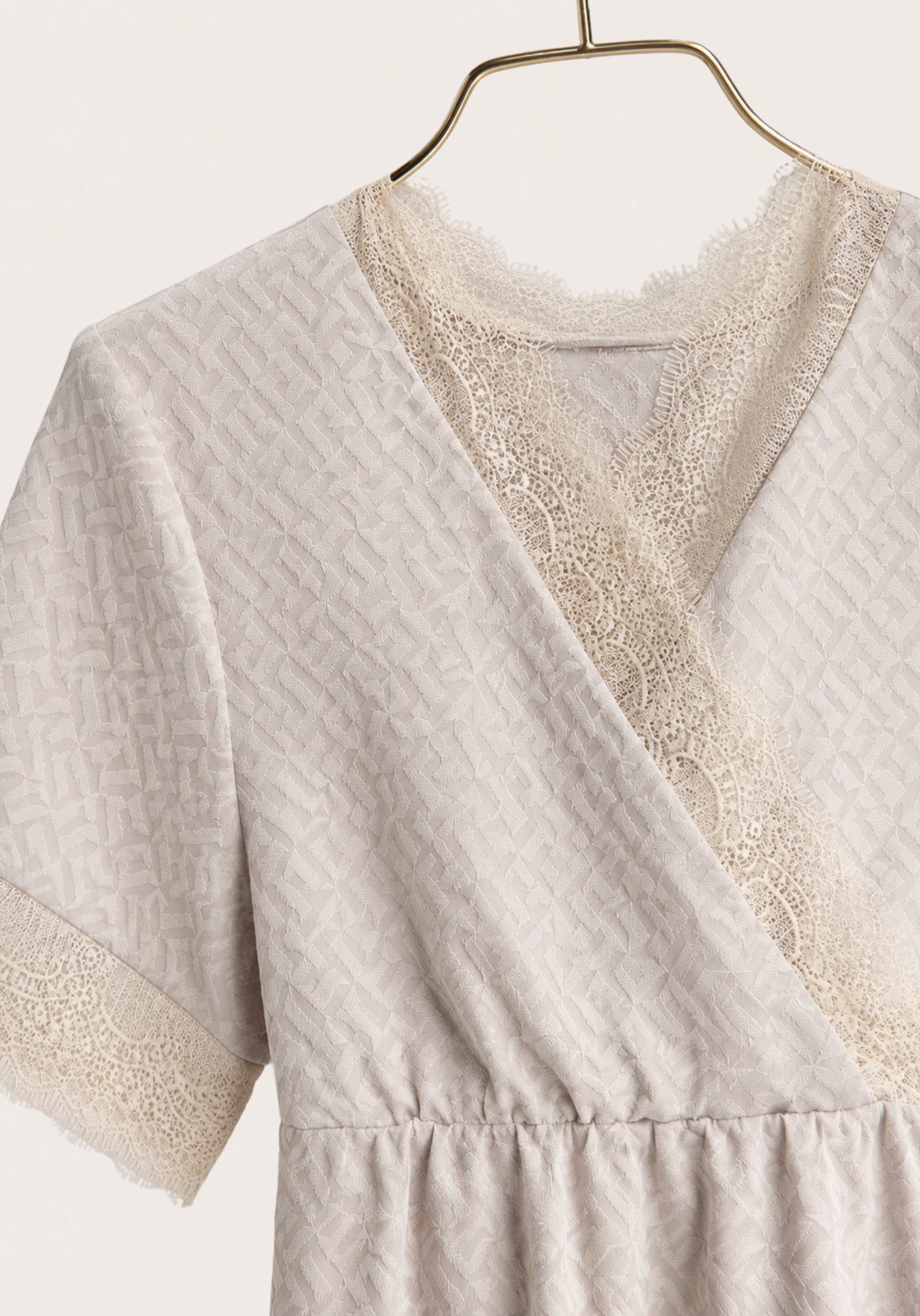 Maternal 3 Pieces Set: Pajamas With Long Robe