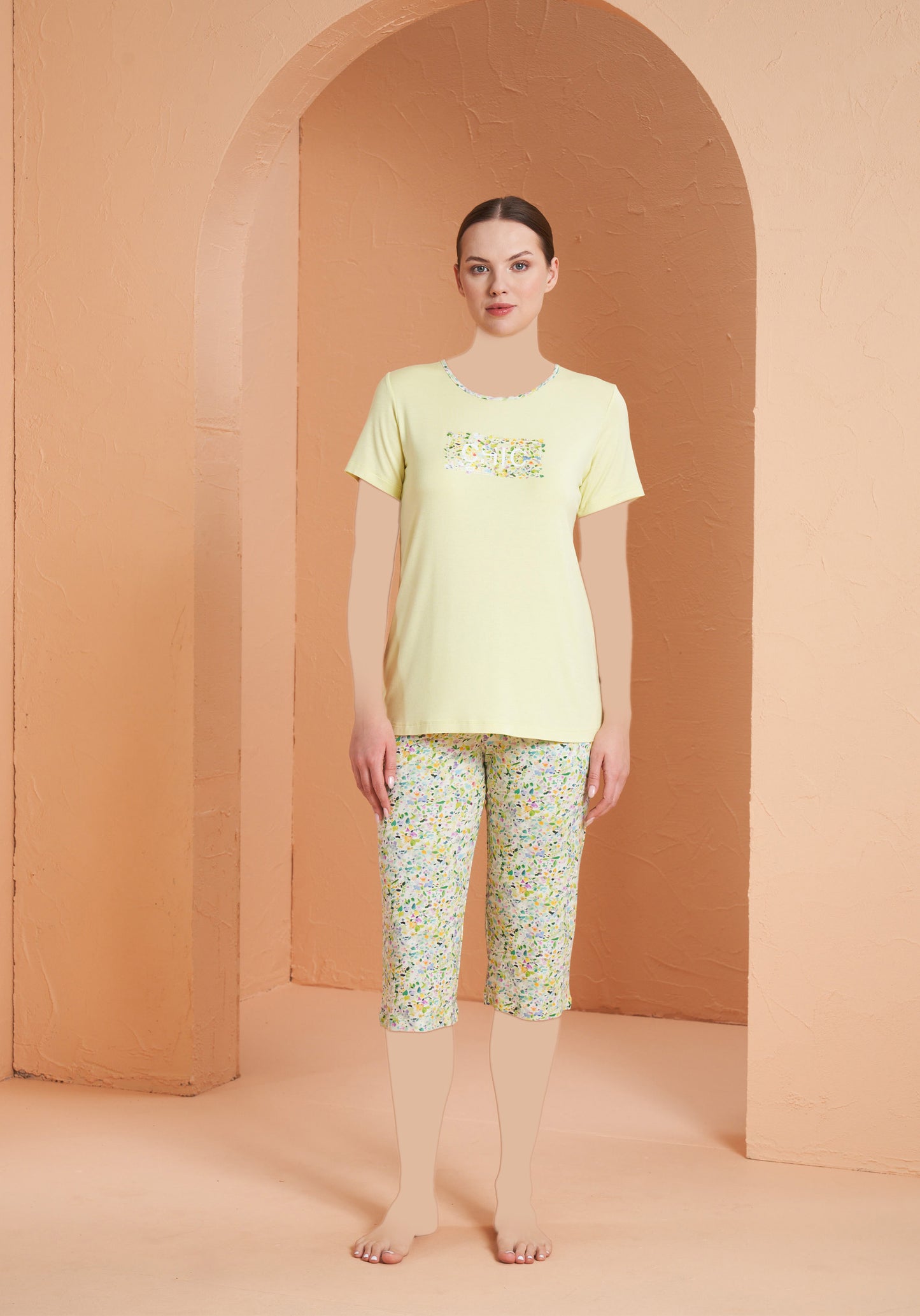 Viscose Lycra Short Sleeve Top And Floral Capri Set