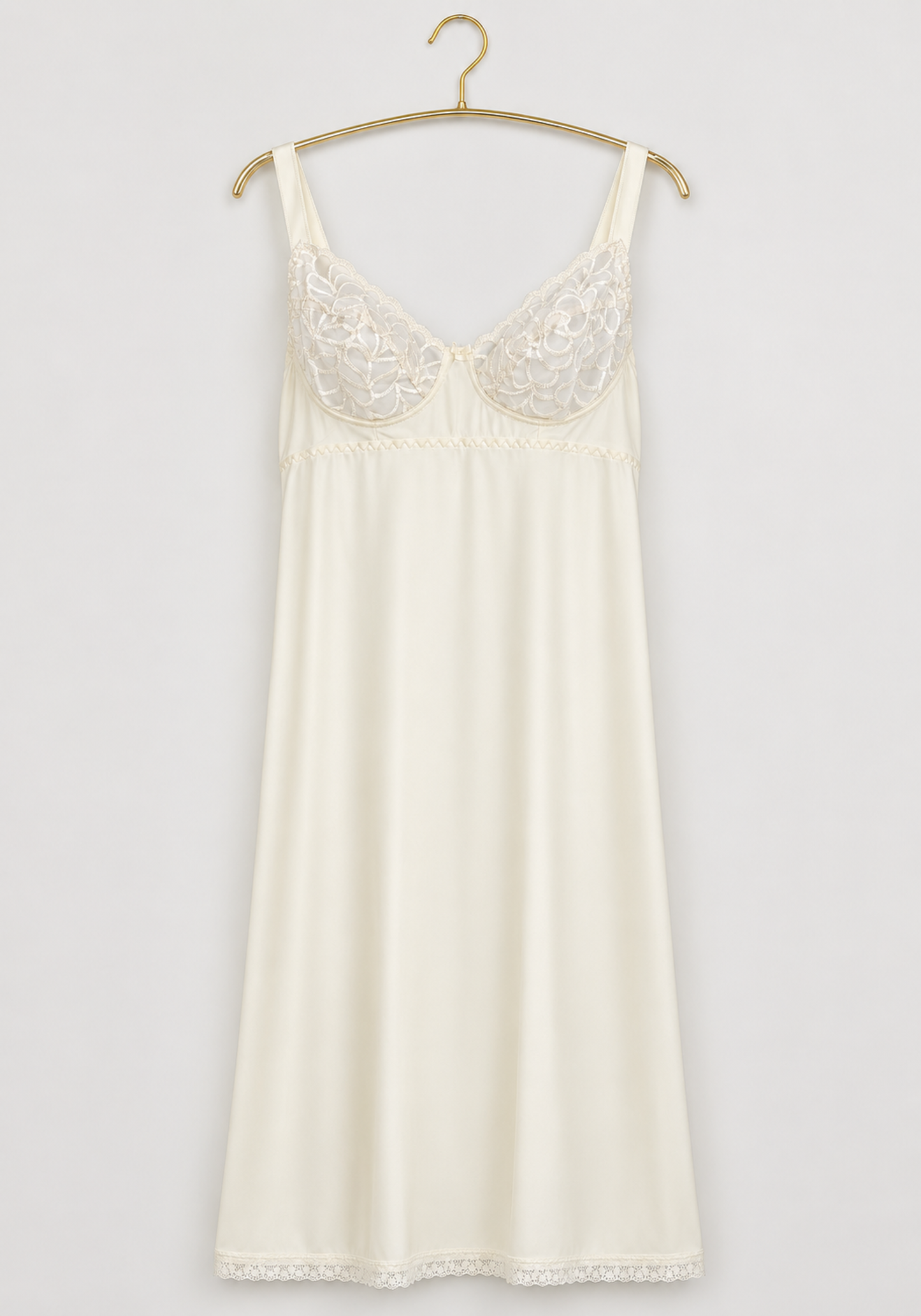 Short Slip: Wide Shoulder Strap Full Lace Unpadded Cup Short Under Slip