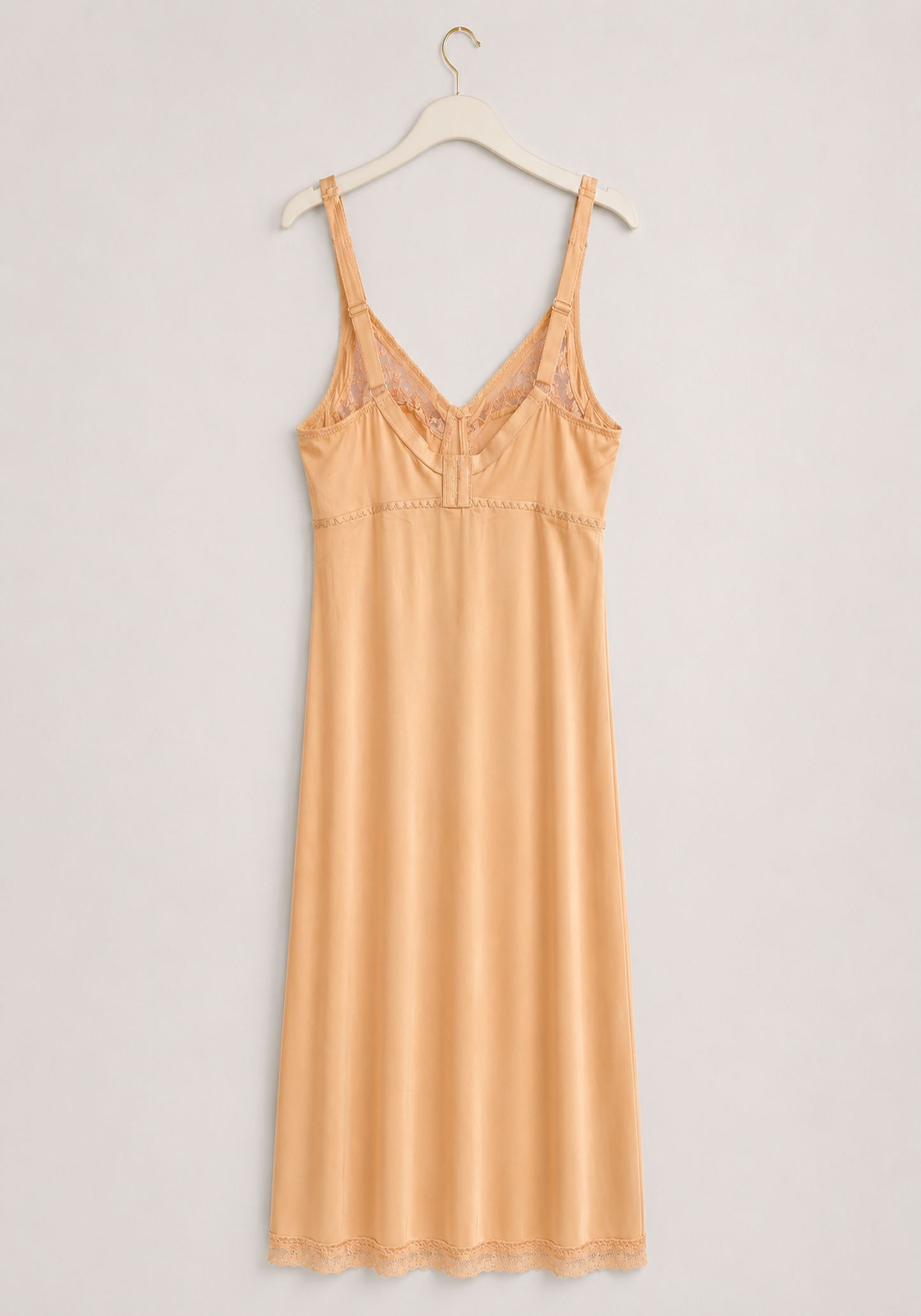 Short Slip: Wide Shoulder Strap Half Lace Unpadded Cup Short Under Slip