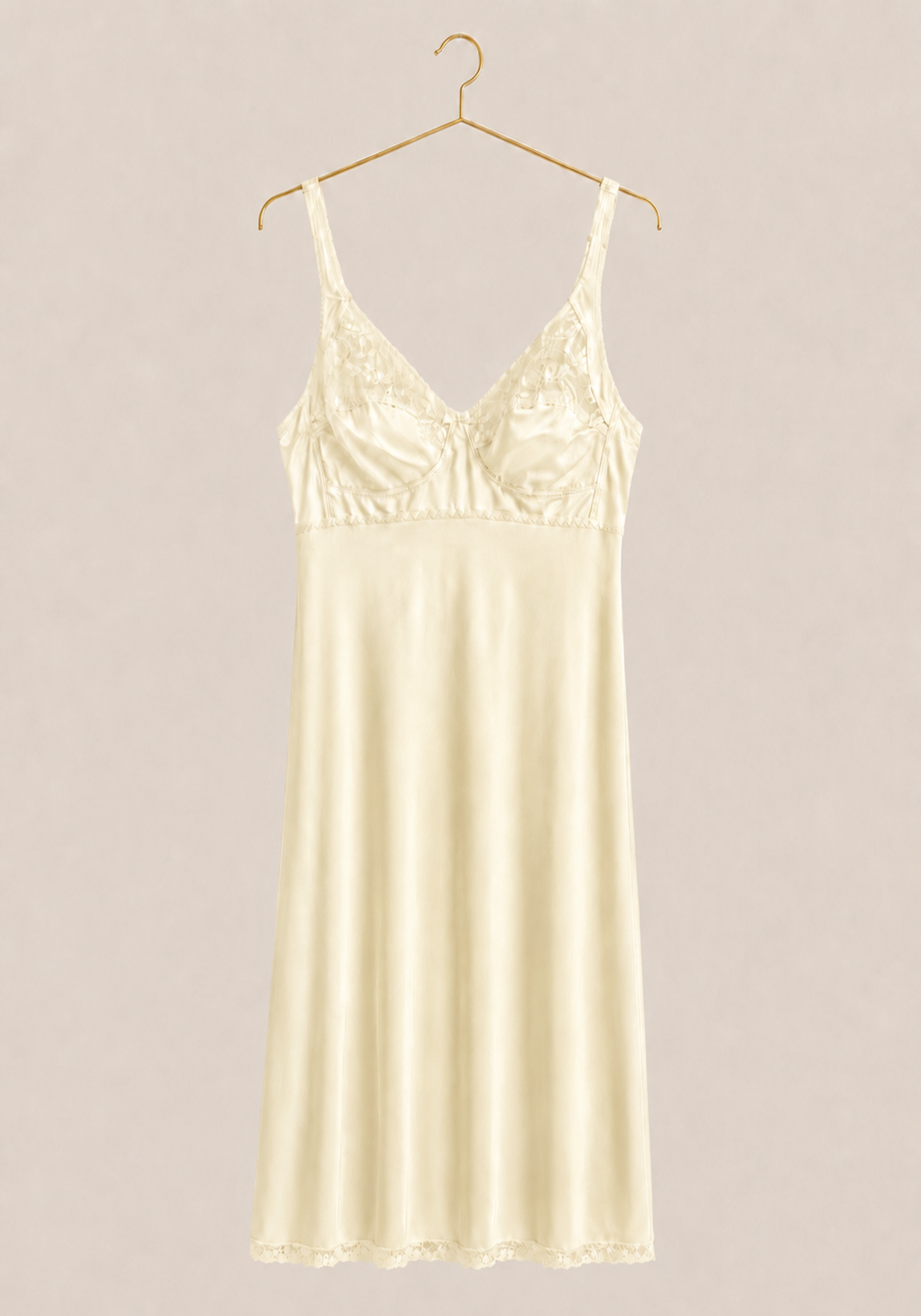 Short Slip: Wide Shoulder Strap Half Lace Unpadded Cup Short Under Slip