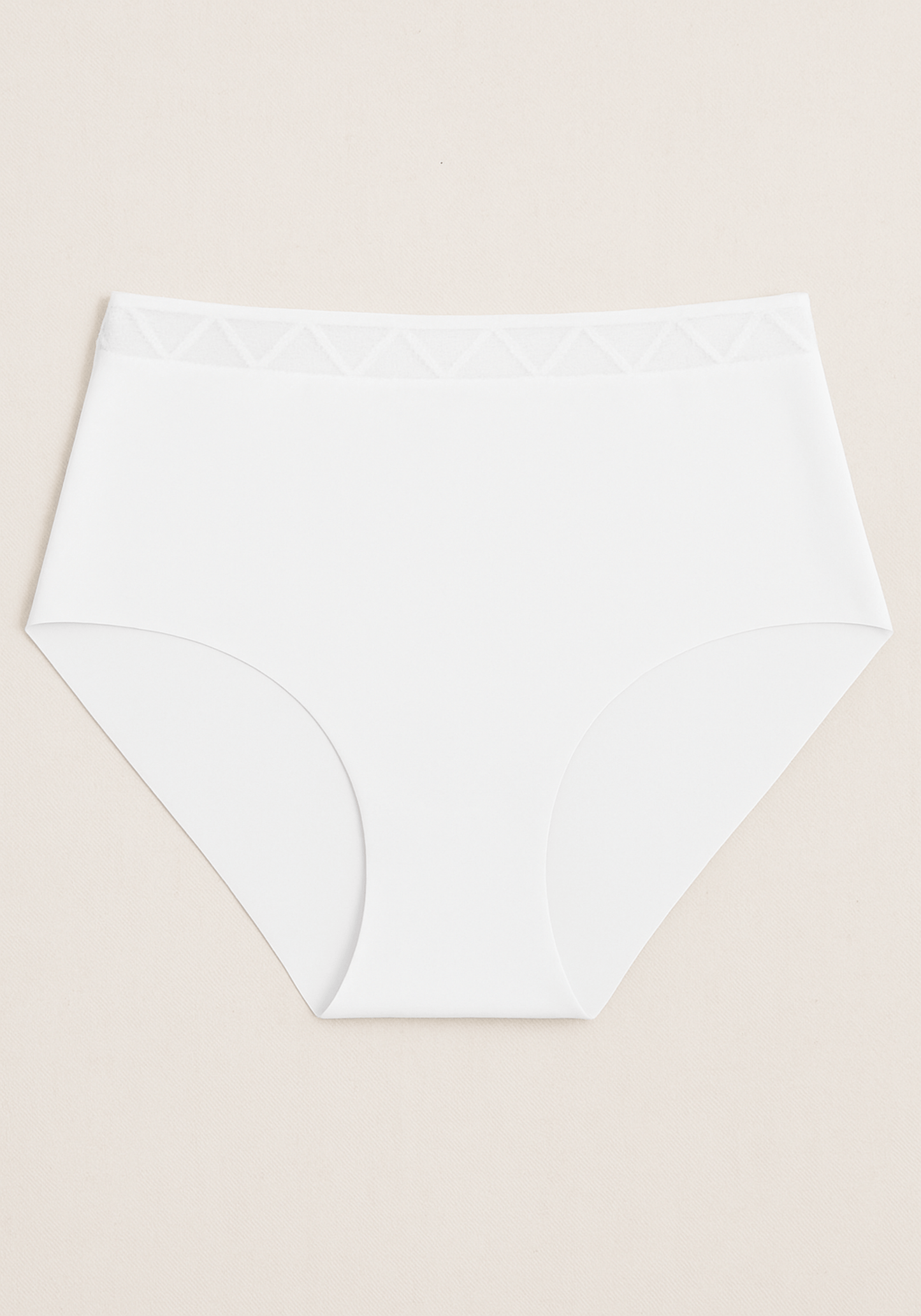 ملابس داخلية UNDR عالية الخصر