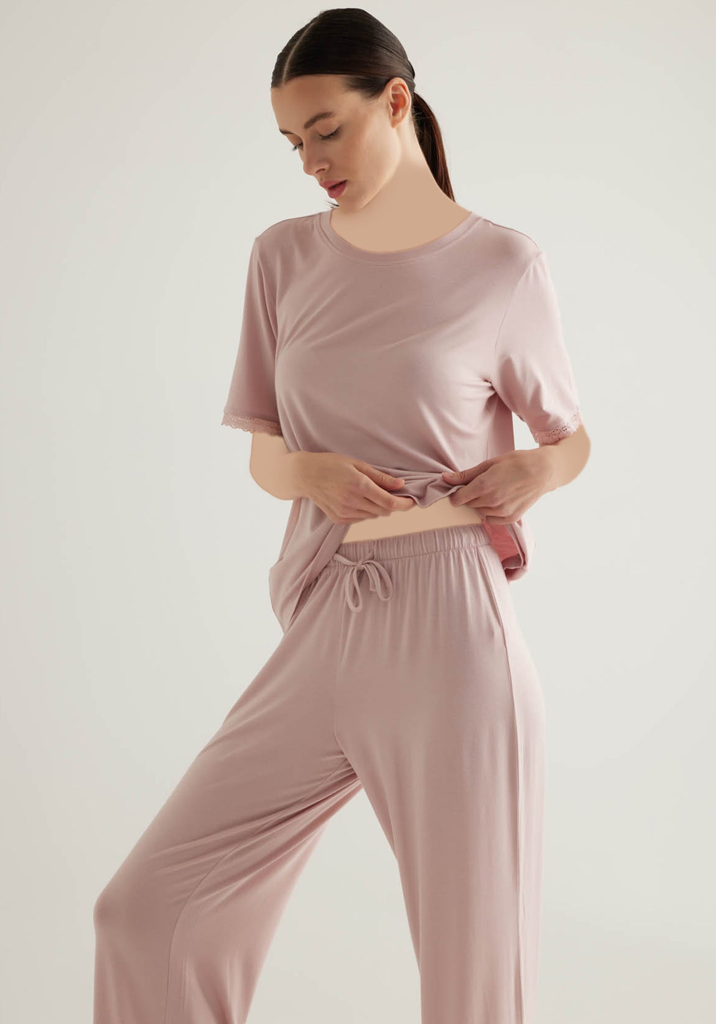 طقم بلوزة بأكمام قصيرة وبنطال طويل من الفيسكوز والليكرا