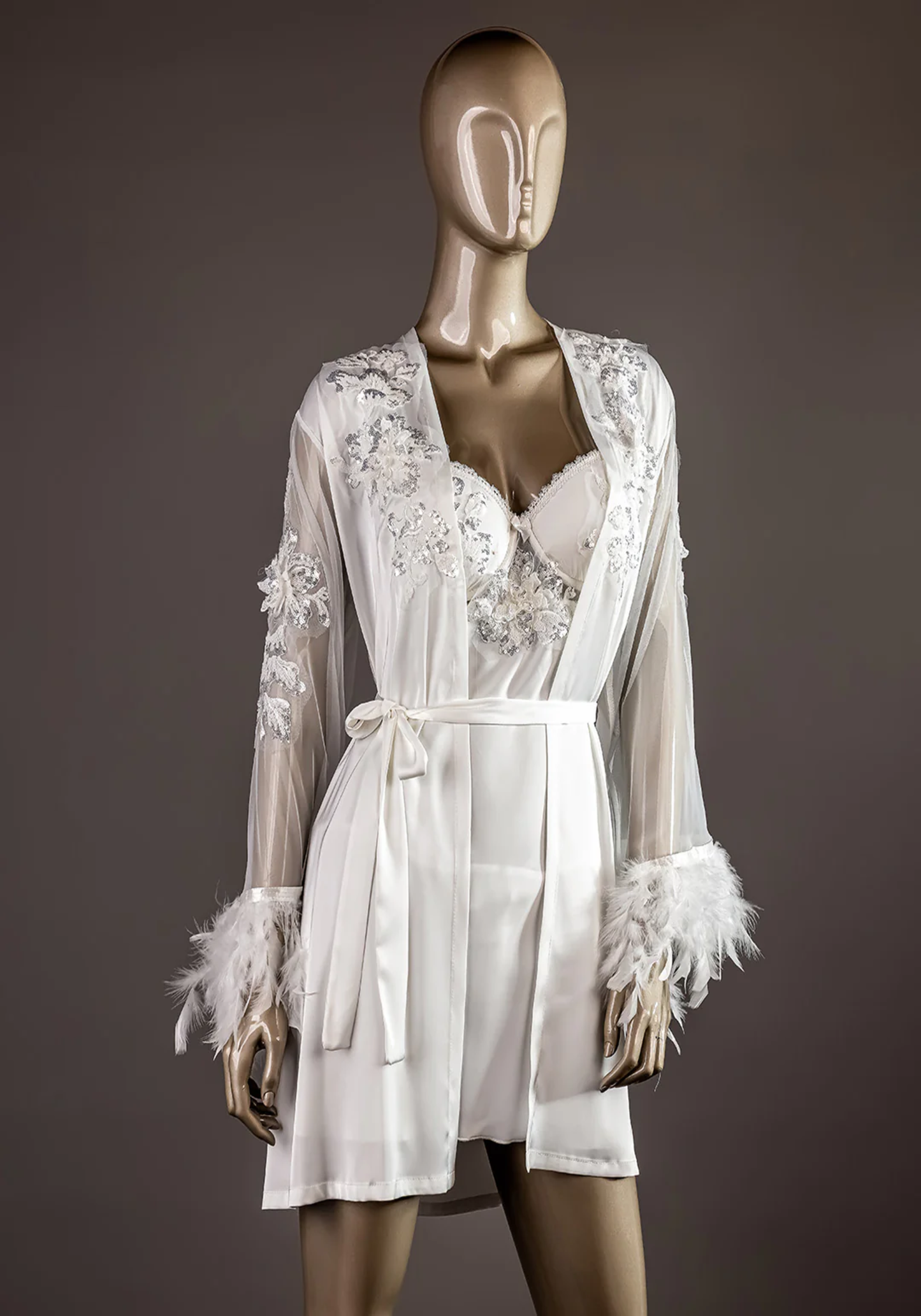 Bridal Short Robe Set: Shoulder Strap Padded Cup With Floral Beeds Applique Satin Nighty And Satin Robe With Schiffon Sleeves With Furr