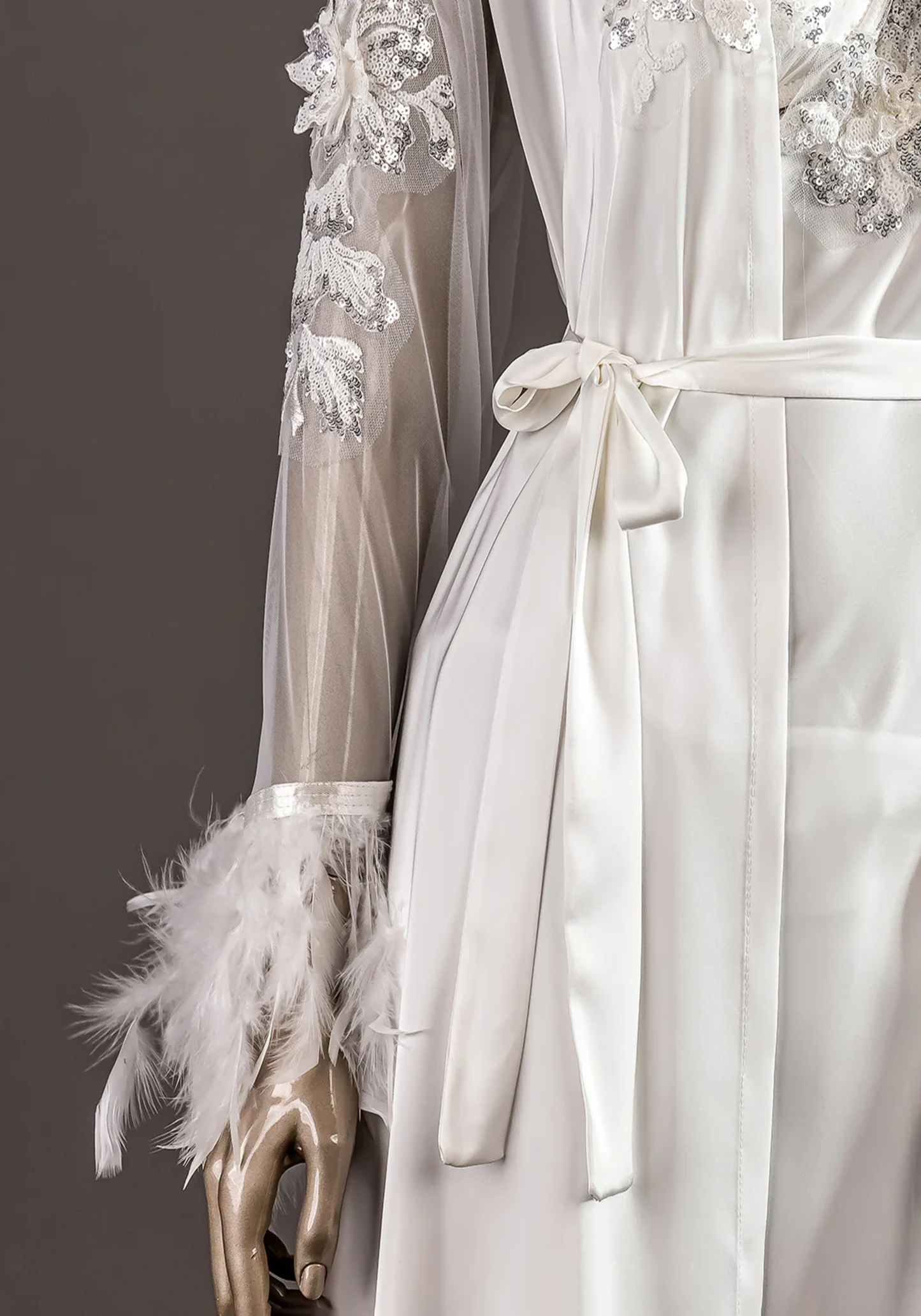 Bridal Short Robe Set: Shoulder Strap Padded Cup With Floral Beeds Applique Satin Nighty And Satin Robe With Schiffon Sleeves With Furr