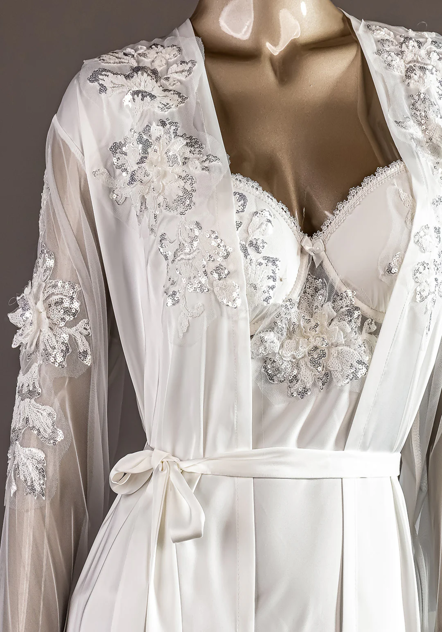 Bridal Short Robe Set: Shoulder Strap Padded Cup With Floral Beeds Applique Satin Nighty And Satin Robe With Schiffon Sleeves With Furr