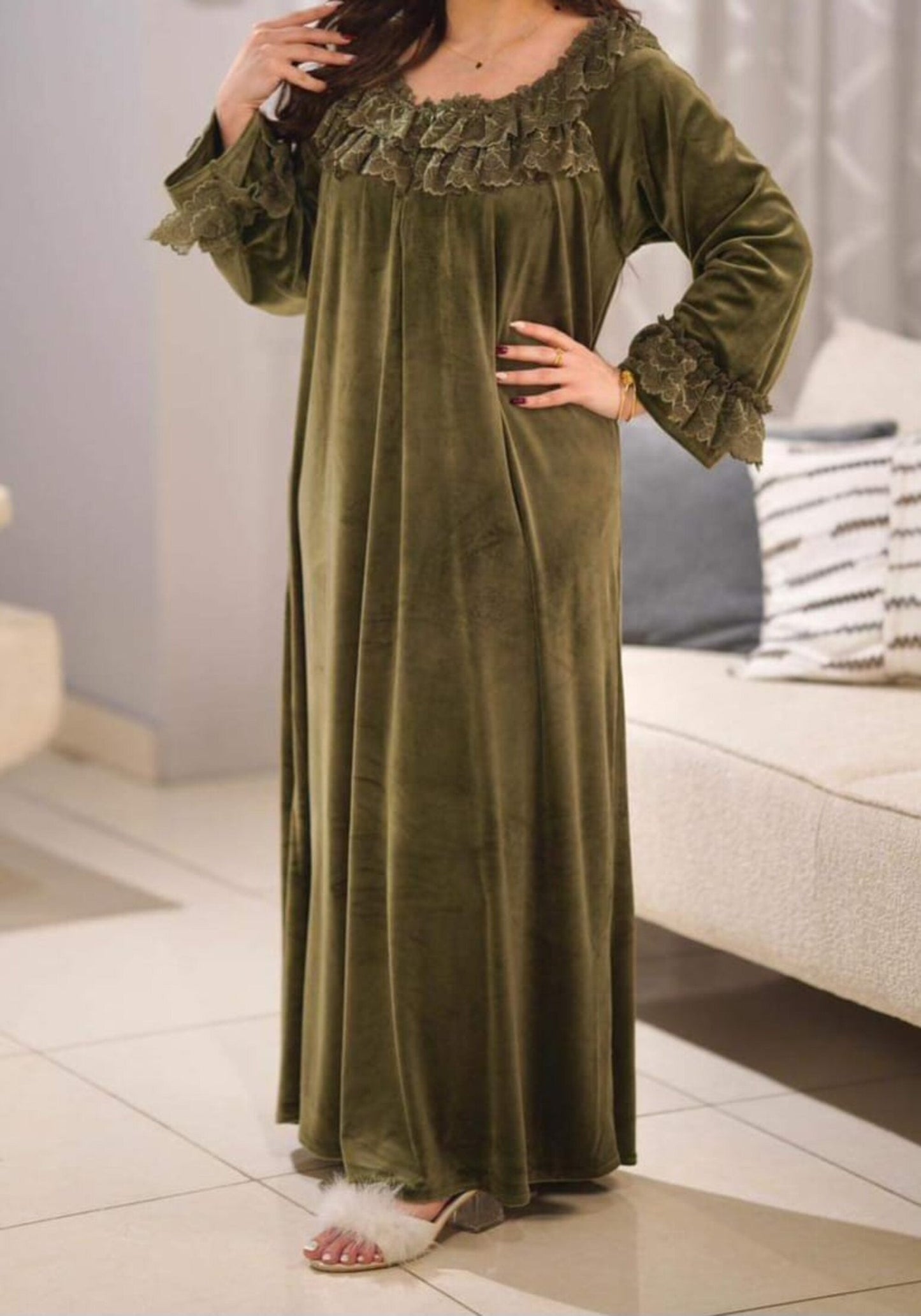 فستان طويل من المخمل من S&amp;L مع دانتيل