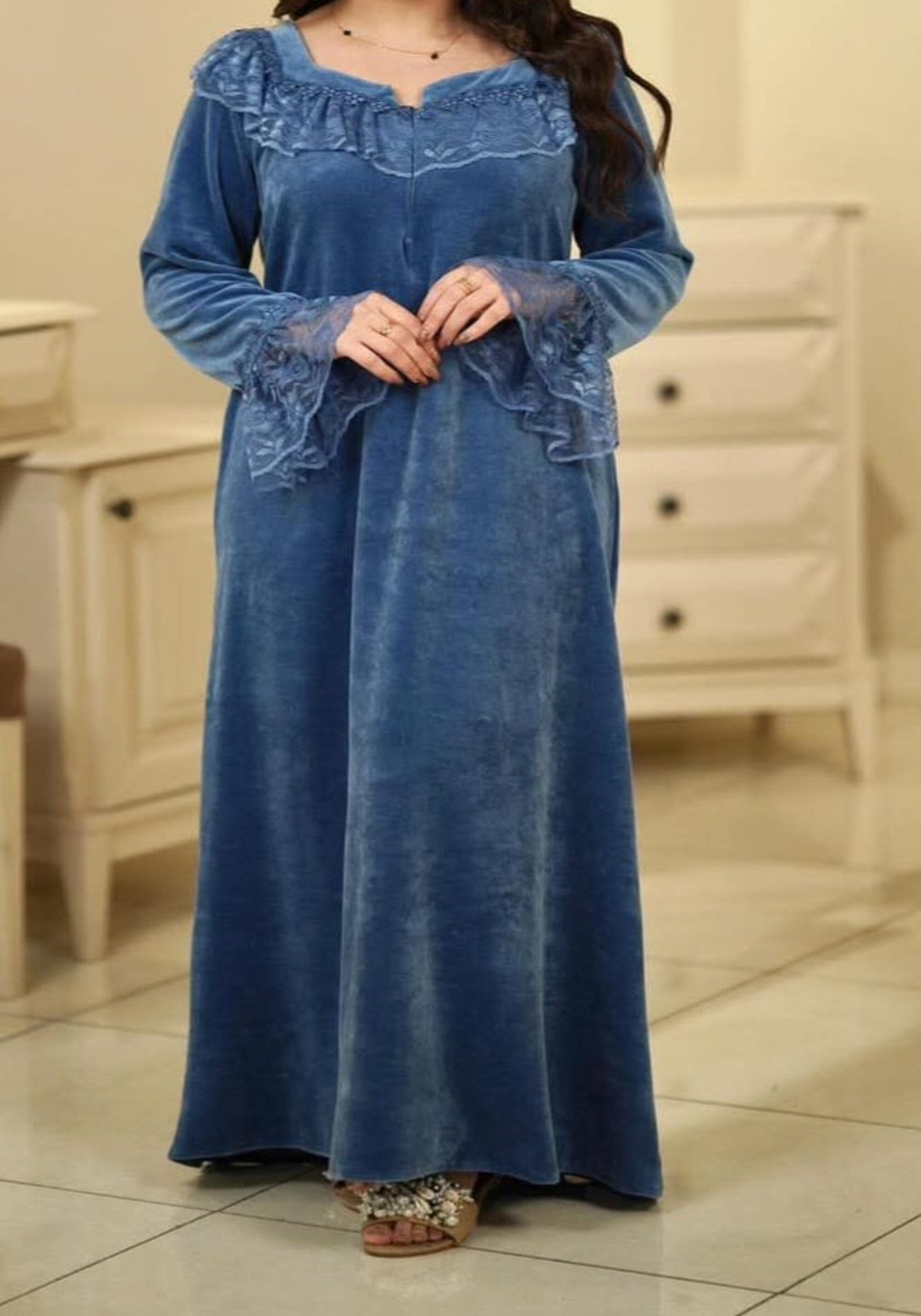 فستان طويل من المخمل من S&amp;L مع دانتيل