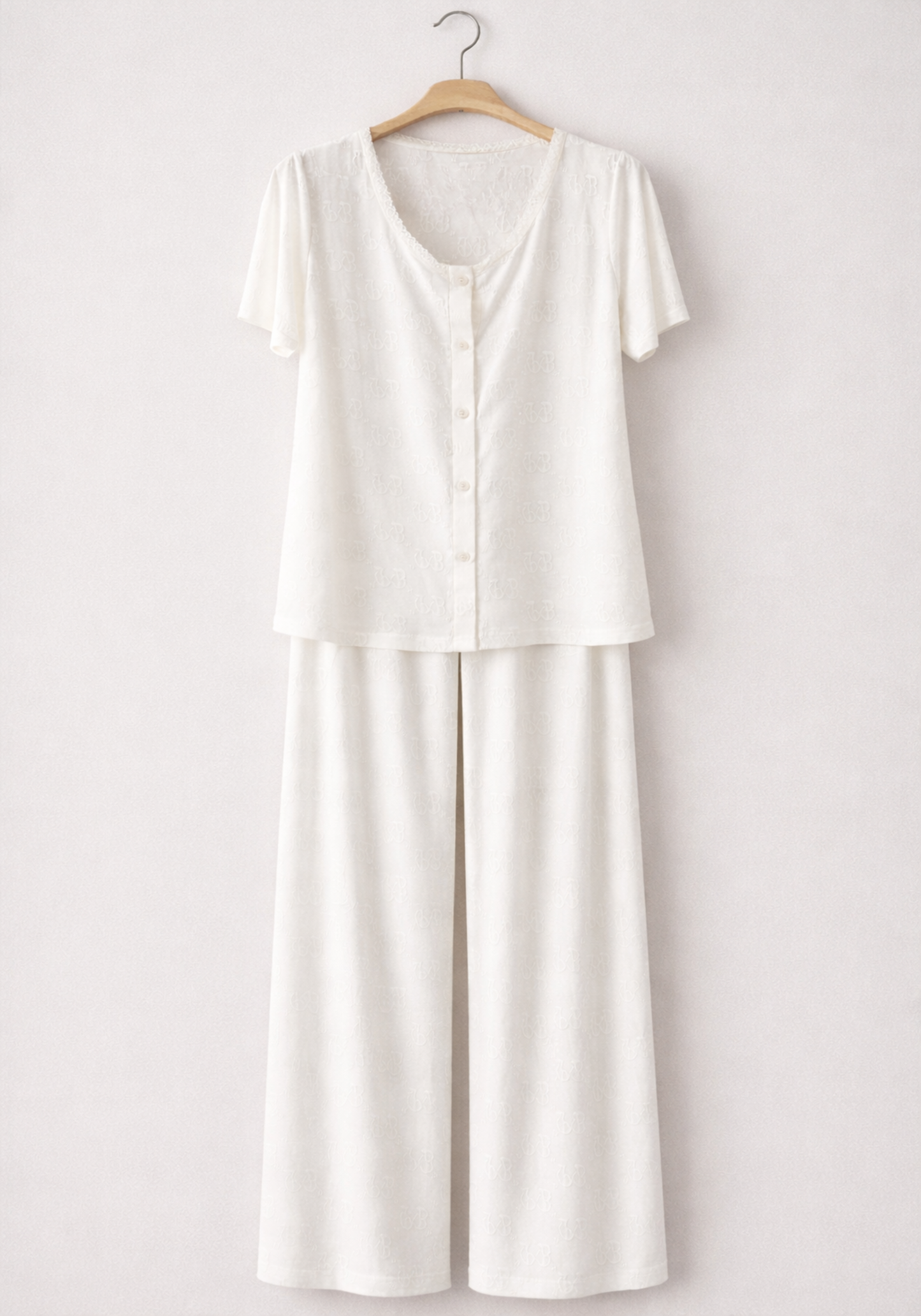 Maternal 3 Pieces Set: Pajamas With Long Robe