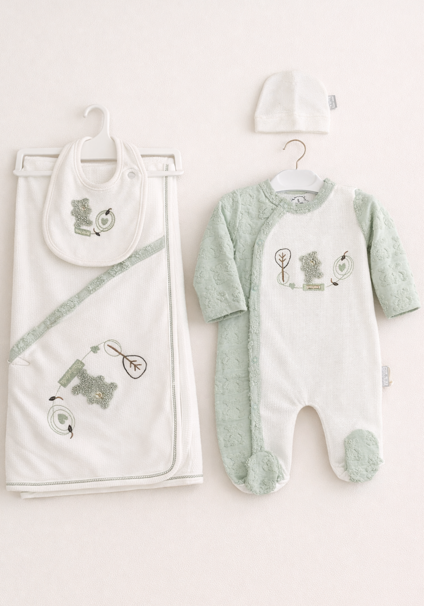 Baby Set Of 4: Romper, Cap, Banner, Blanket
