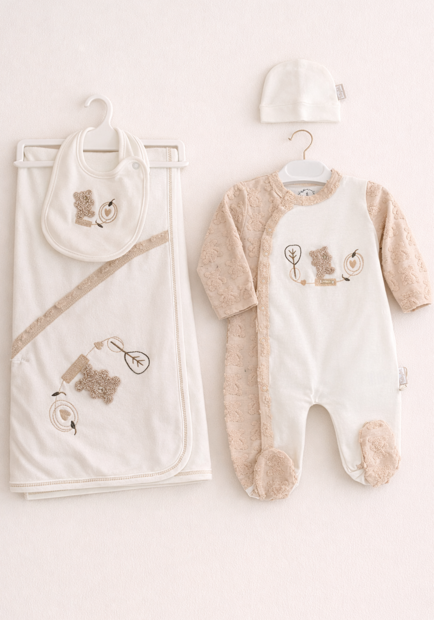 Baby Set Of 4: Romper, Cap, Banner, Blanket