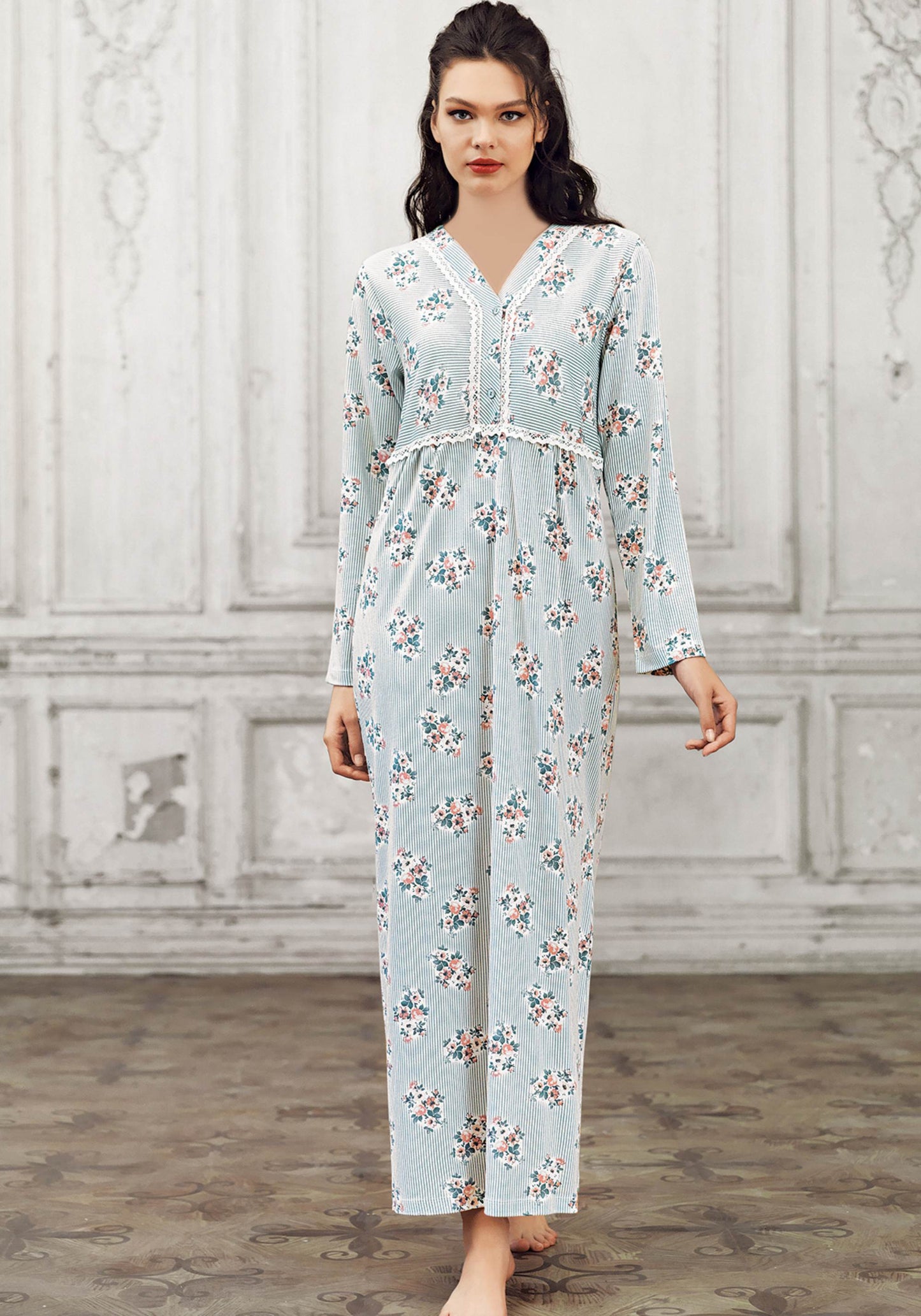 فستان نوم طويل الأكمام من PLUS