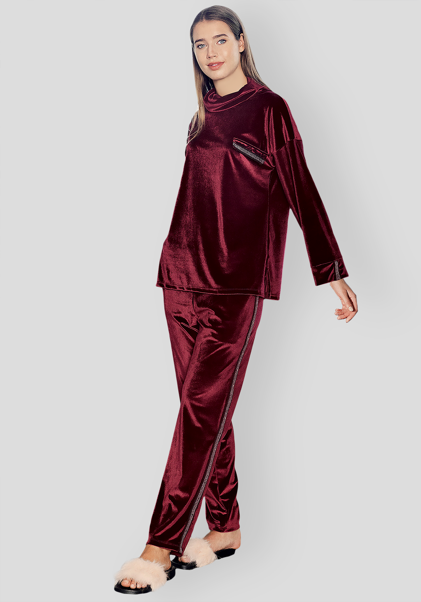 بيجامة مخملية بأكمام طويلة من S&amp;L